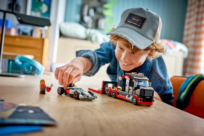 Thumbnail 9 de LEGO City 60493 F1 Truck mit Audi F1 Rennwagen – Bau- und Ausstellungsset