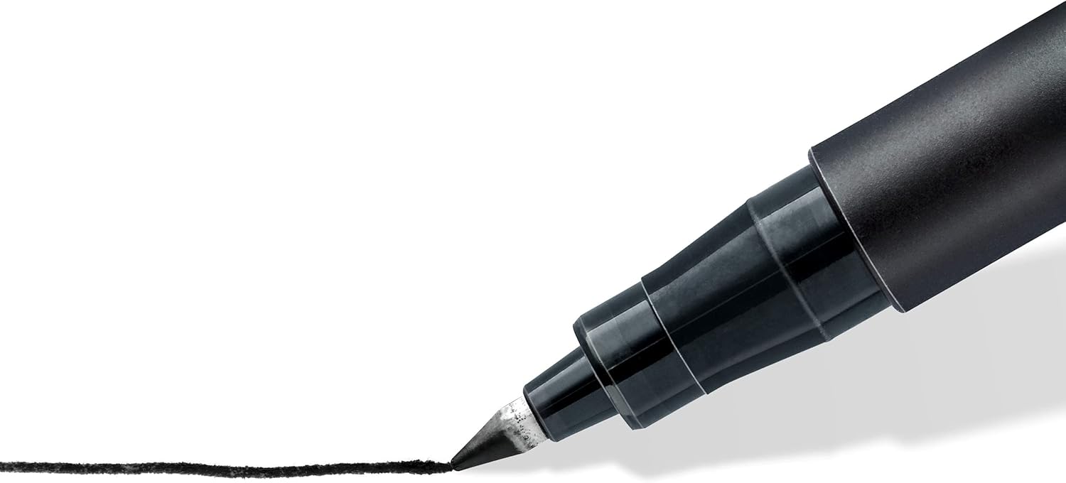 Detalle 2 de Staedtler Lumocolor – Pennarello Indelebile Nero, Set da 4 con Punta Fine 0,6 mm, Adatti a quasi tutte le superfici