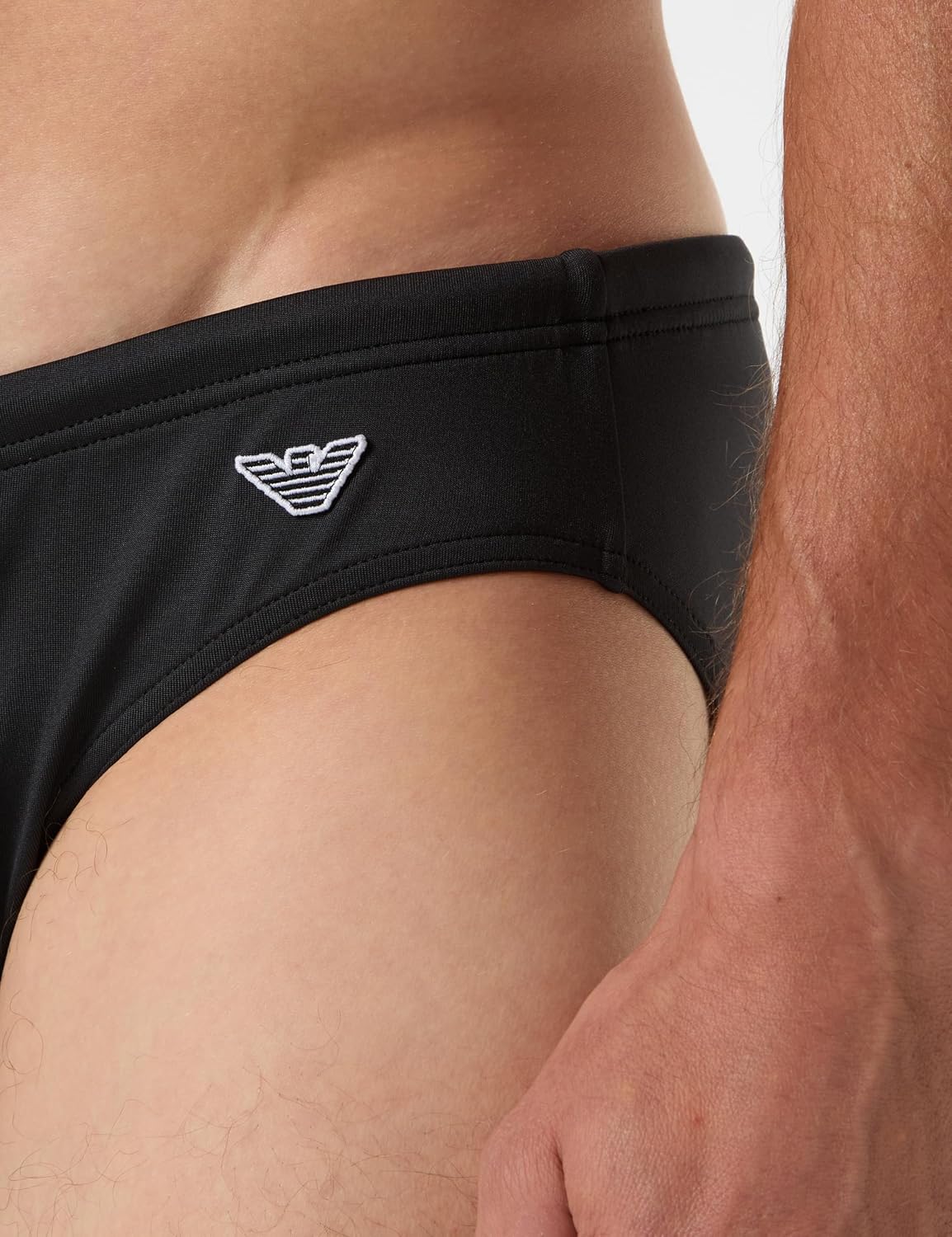 Detalle 2 de Emporio Armani Brief Costume a Slip Uomo: stile discreto e comfort per l’estate