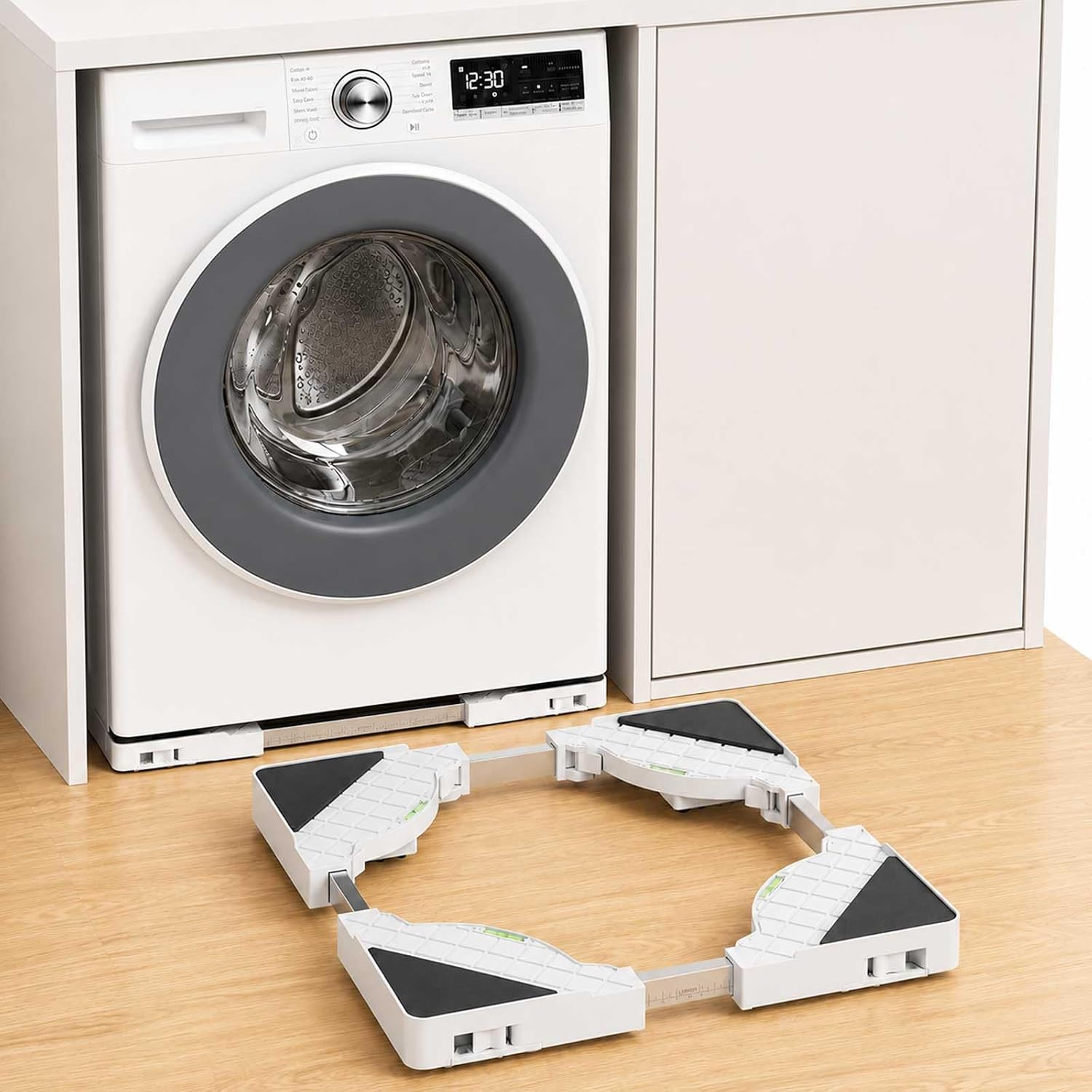 Detalle de DEWEL DW-6328 tvättmaskinsunderrede med 16 hjul, justerbar bredd och låsning