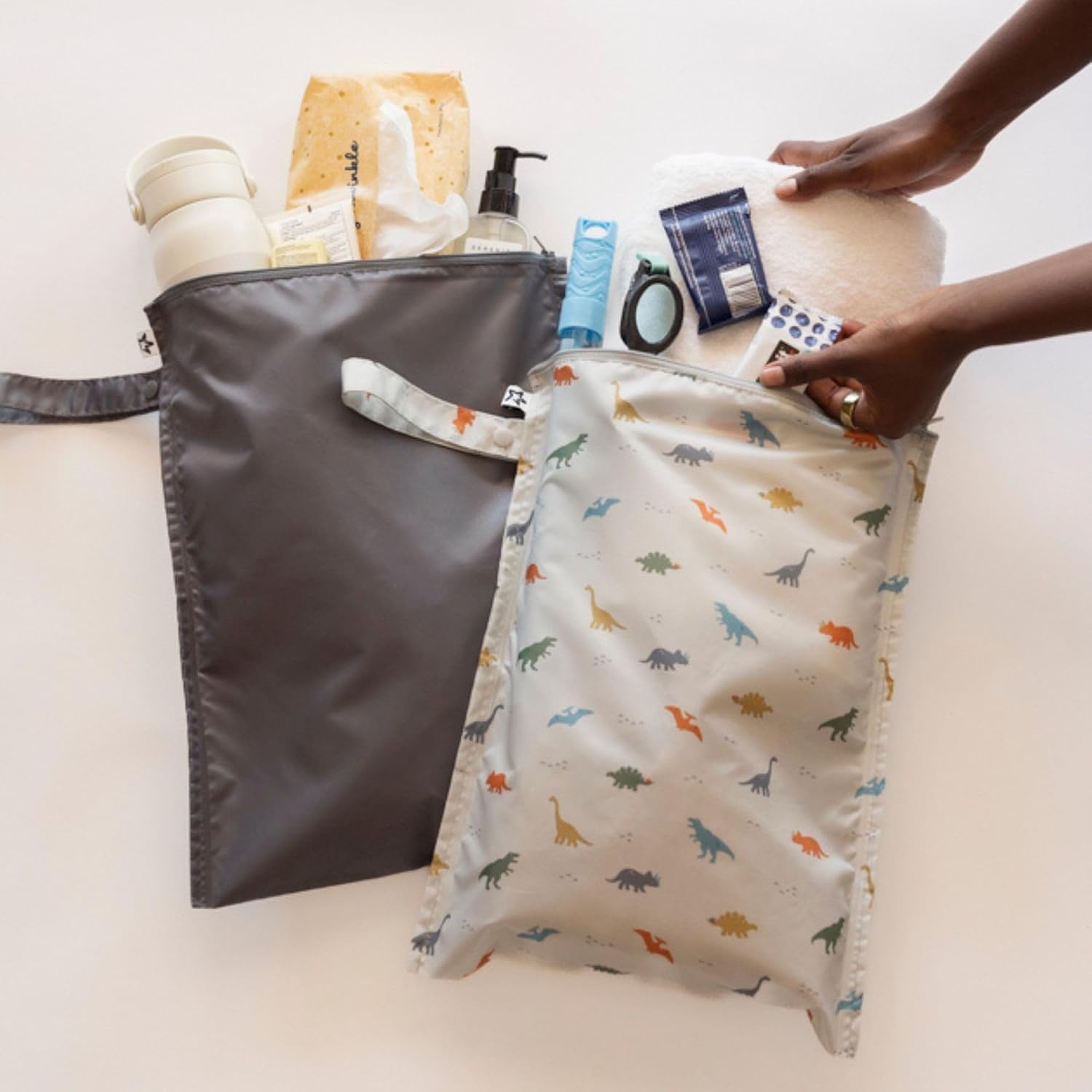Detalle de Tiny Twinkle Waterproof Wet Bag 2-Pack: Reusable Baby Travel Wet & Dry Bags