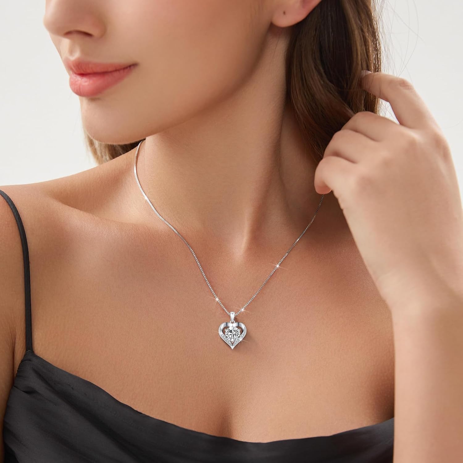 Detalle 2 de DALOJOE 1 Carat Heart Moissanite Necklace đź’Ž