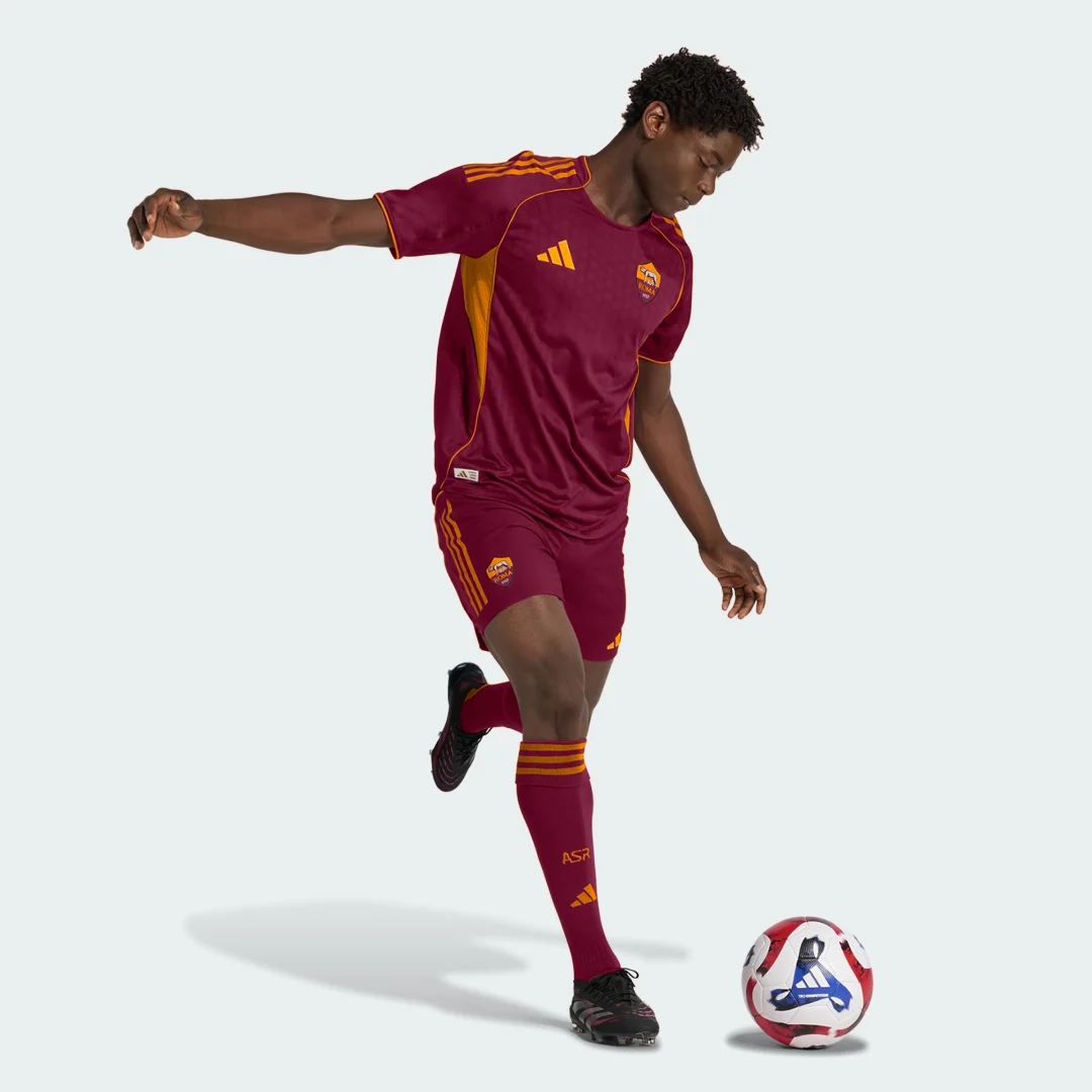 Detalle de Camiseta primera equipación AS Roma 25/26 Oficial de Adidas – Burgandy