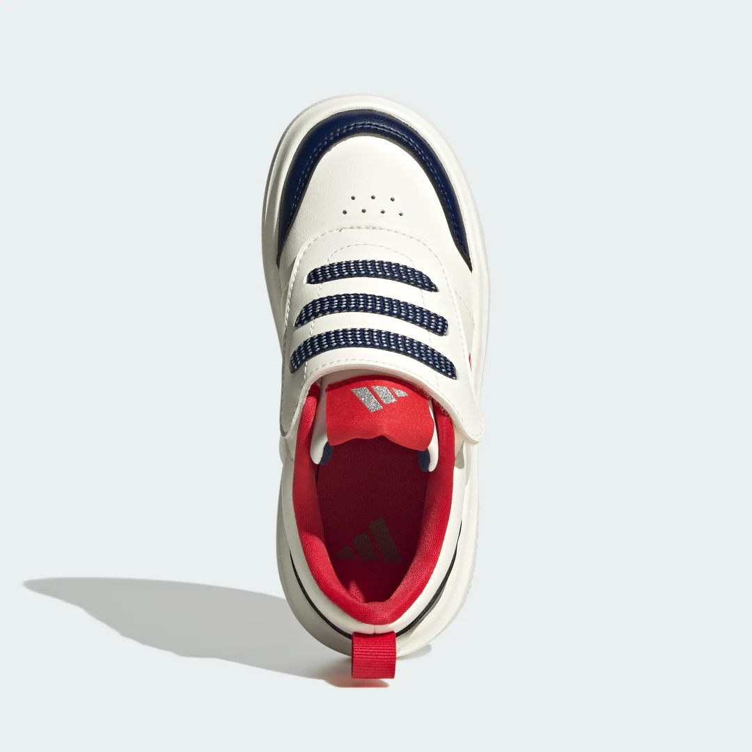 Detalle de Adidas Park St CNY Shoes: comodidad urbana en blanco limpio