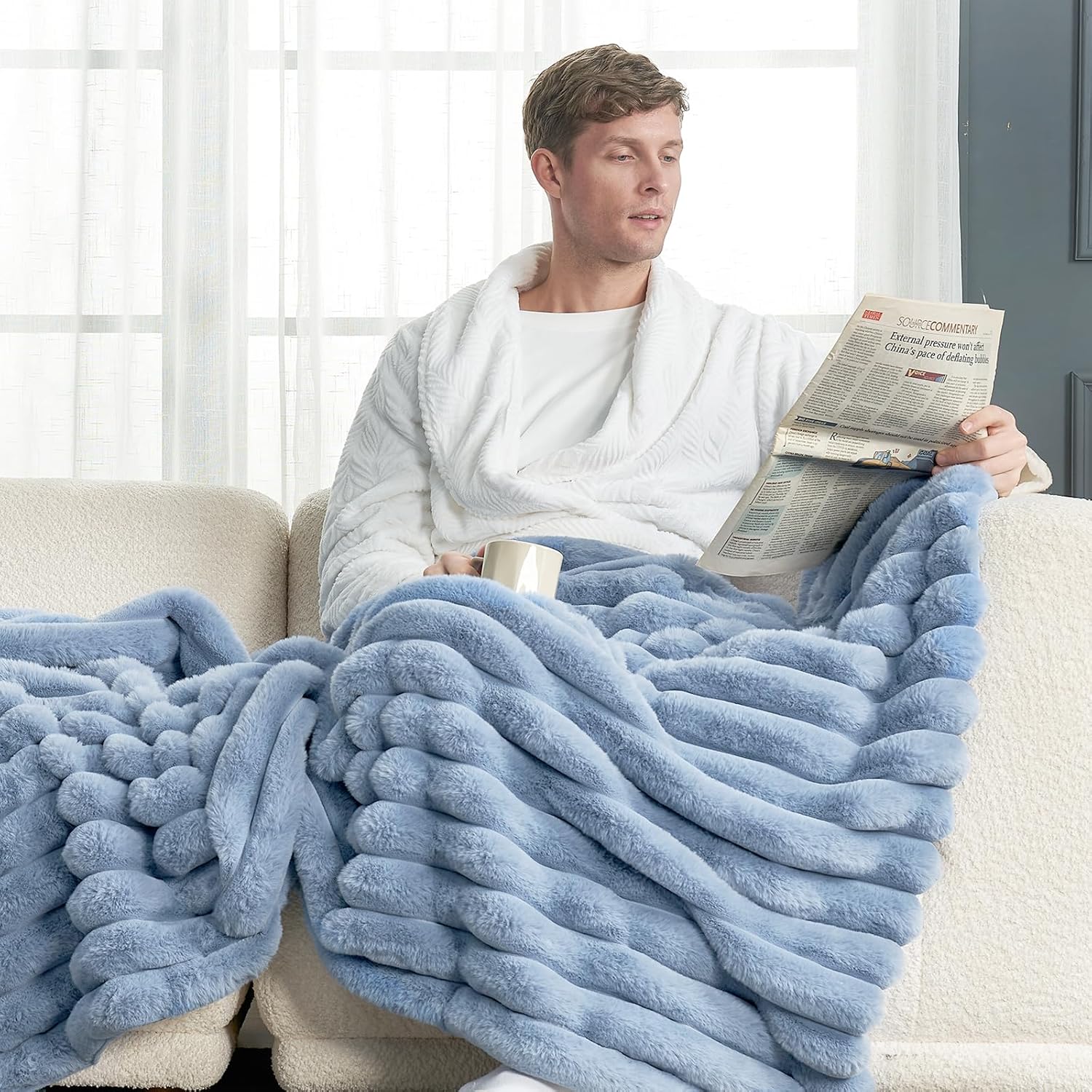 Thumbnail 3 de Cozy Bliss Faux Fur Throw Blanket for Couch, 50 x 60 Inches (Light Blue) — Plush Striped Cozy Warm Throw