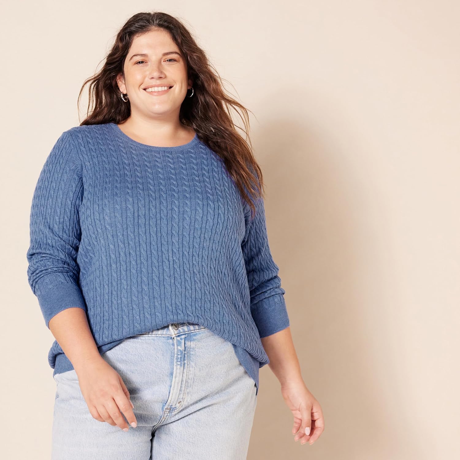 Thumbnail 4 de Amazon Essentials Damen Leichter Langarm-Pullover mit Rundhalsausschnitt und Zopfmuster – Übergröße