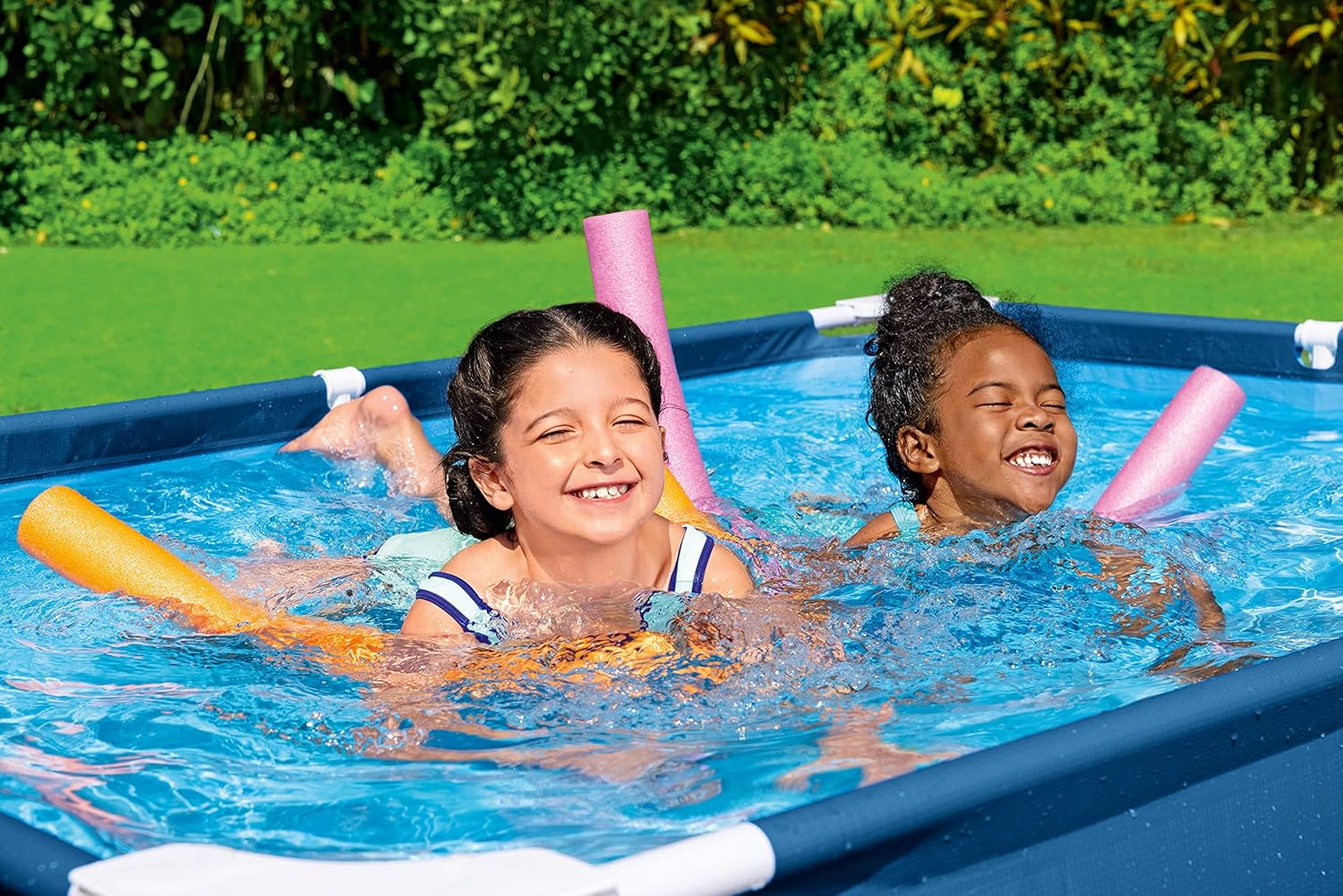 Detalle 2 de Bestway 8'6" x 67" x 24" Pool