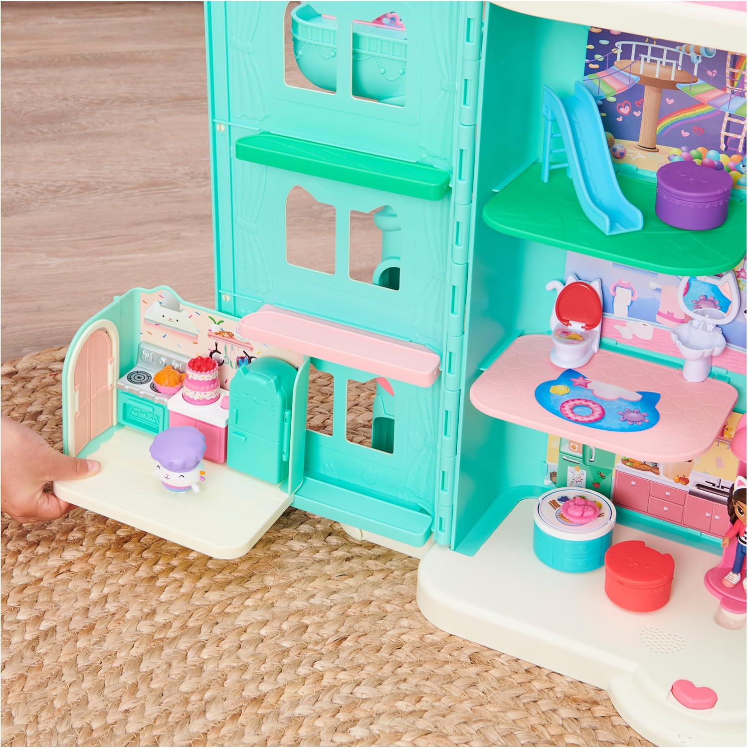 Detalle de Gabby’s Dollhouse: Bakey with Cakey Kitchen with Figure and Accessories