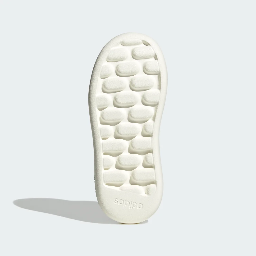 Detalle de Adidas Park St CNY Shoes: comodidad urbana en blanco limpio