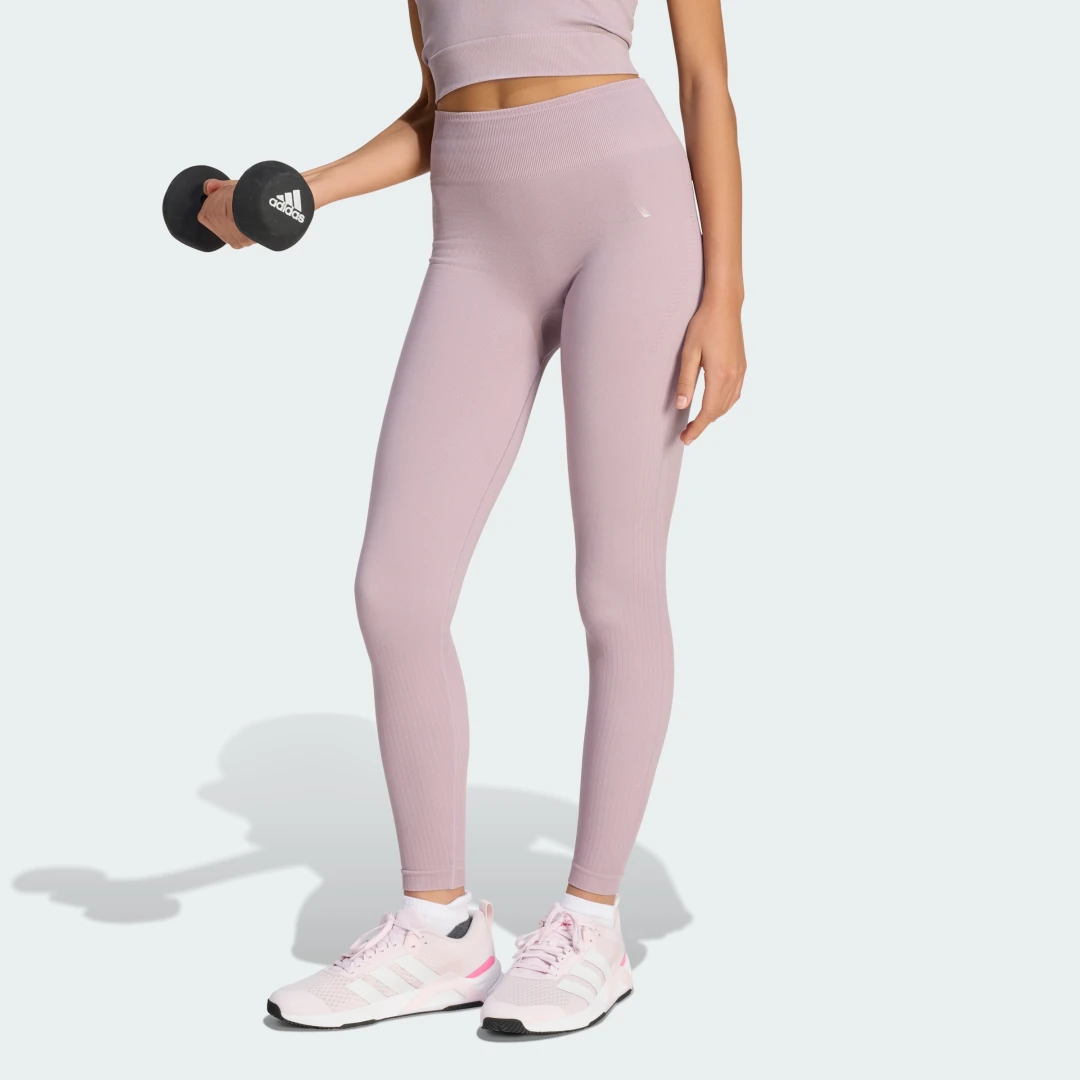 Detalle de Mallas de punto largas de entrenamiento Essentials de Adidas – violeta