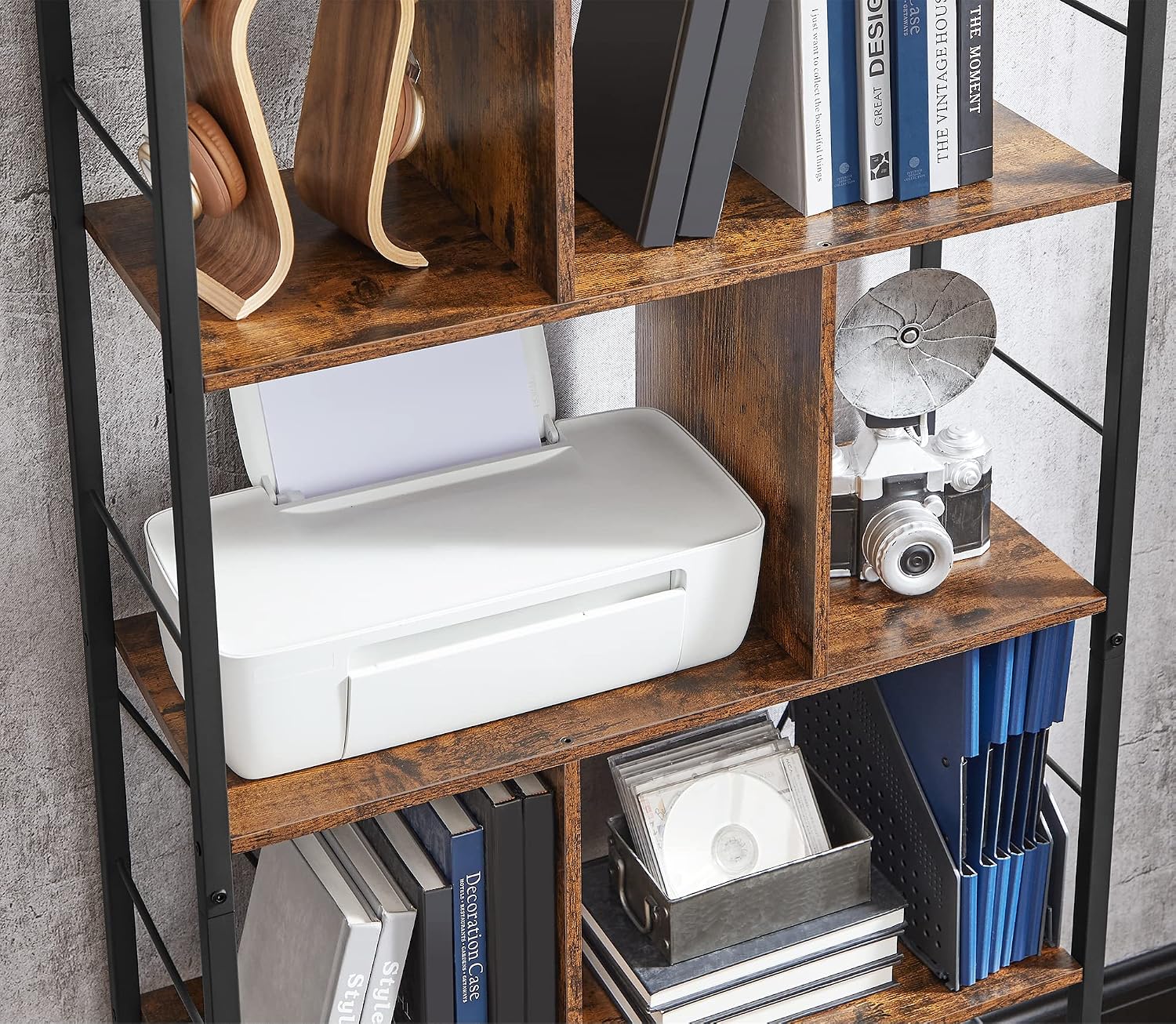 Detalle 2 de VASAGLE BARNET LBC121B01 5-Tier Bookshelf, Steel Frame, Rustic Brown and Black