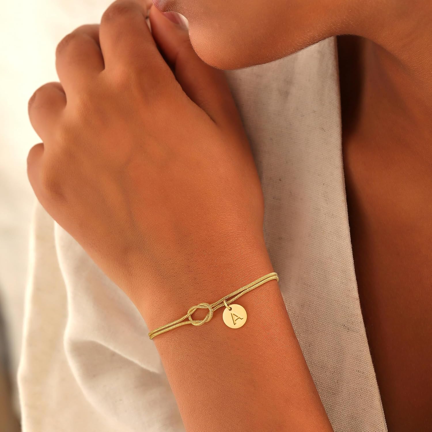 Detalle 2 de Love Knot Armband 14K Gold vergoldet