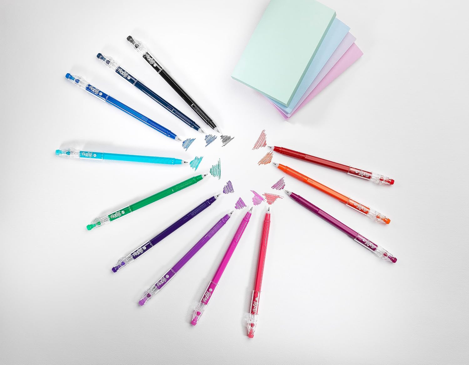 Detalle de PILOT FriXion Ball Stick – Lot de 12 stylos effaçables (0,7 mm) en 4 bleus, 4 noirs, 2 rouges et 2 verts