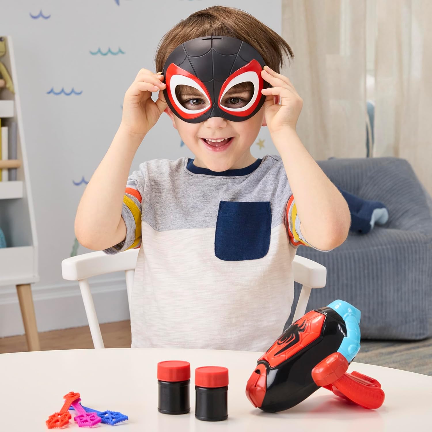 Detalle 2 de Hasbro Spidey Water-Webs spara bolle
