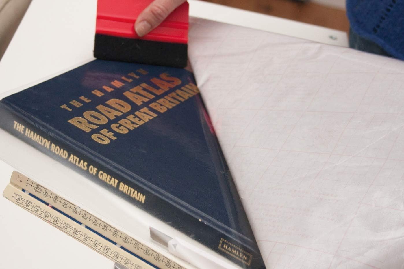 Thumbnail 2 de d-c-fix film pour fenêtre anti-regard Clair comme de l’eau de roche Scintillant (67,5 cm x 2 m) – film adhésif occultant décoratif