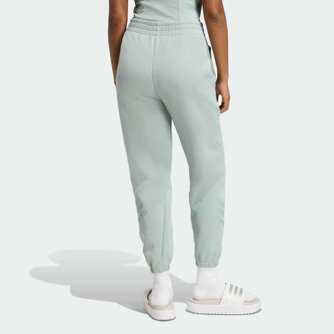 Thumbnail 1 de Pantalón Future Icons 3 bandas de Adidas — verde, para un estilo cómodo y urbano