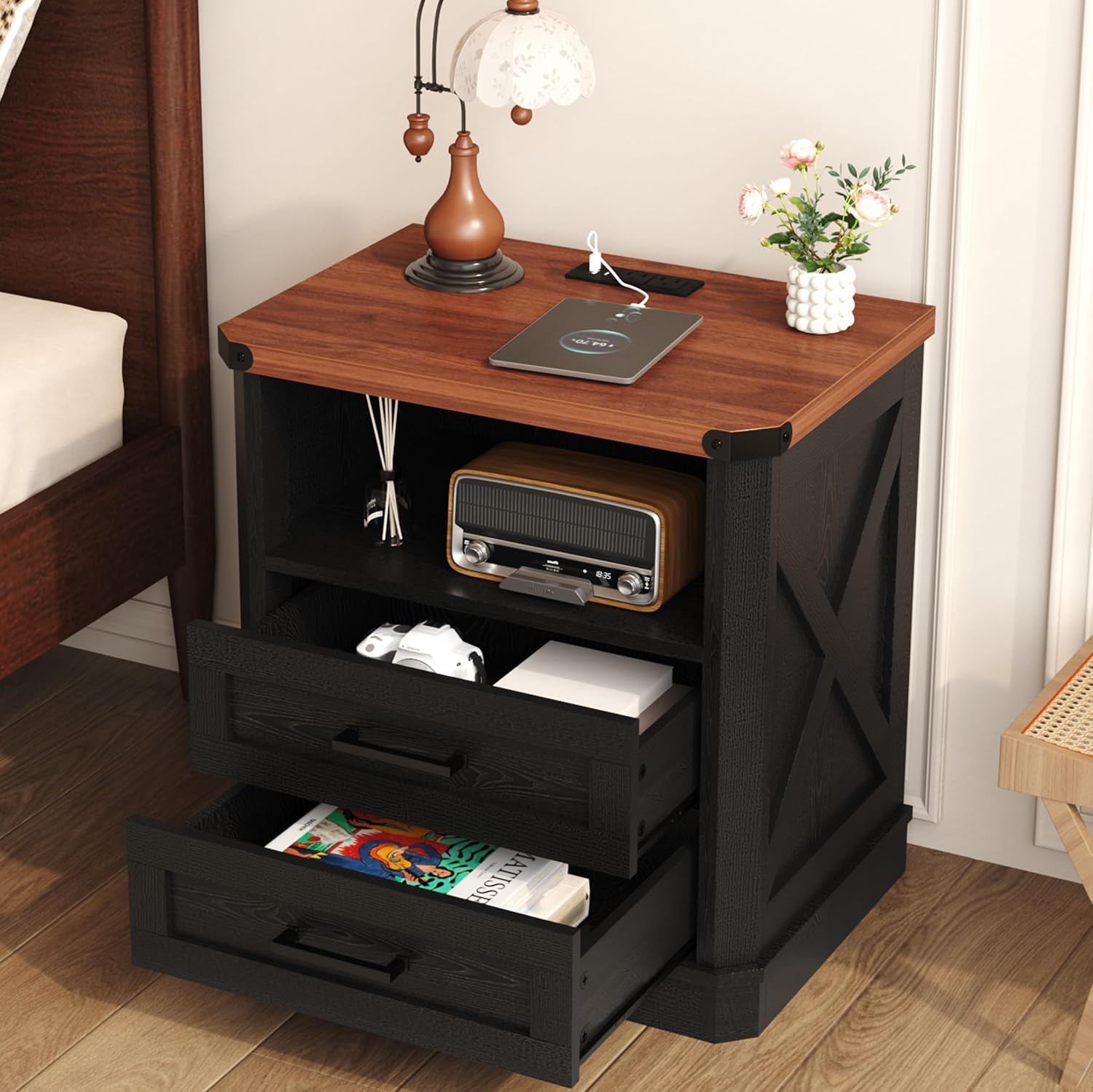Detalle de Yusong Nightstands Antique Black Farmhouse Nightstand with Charging Station