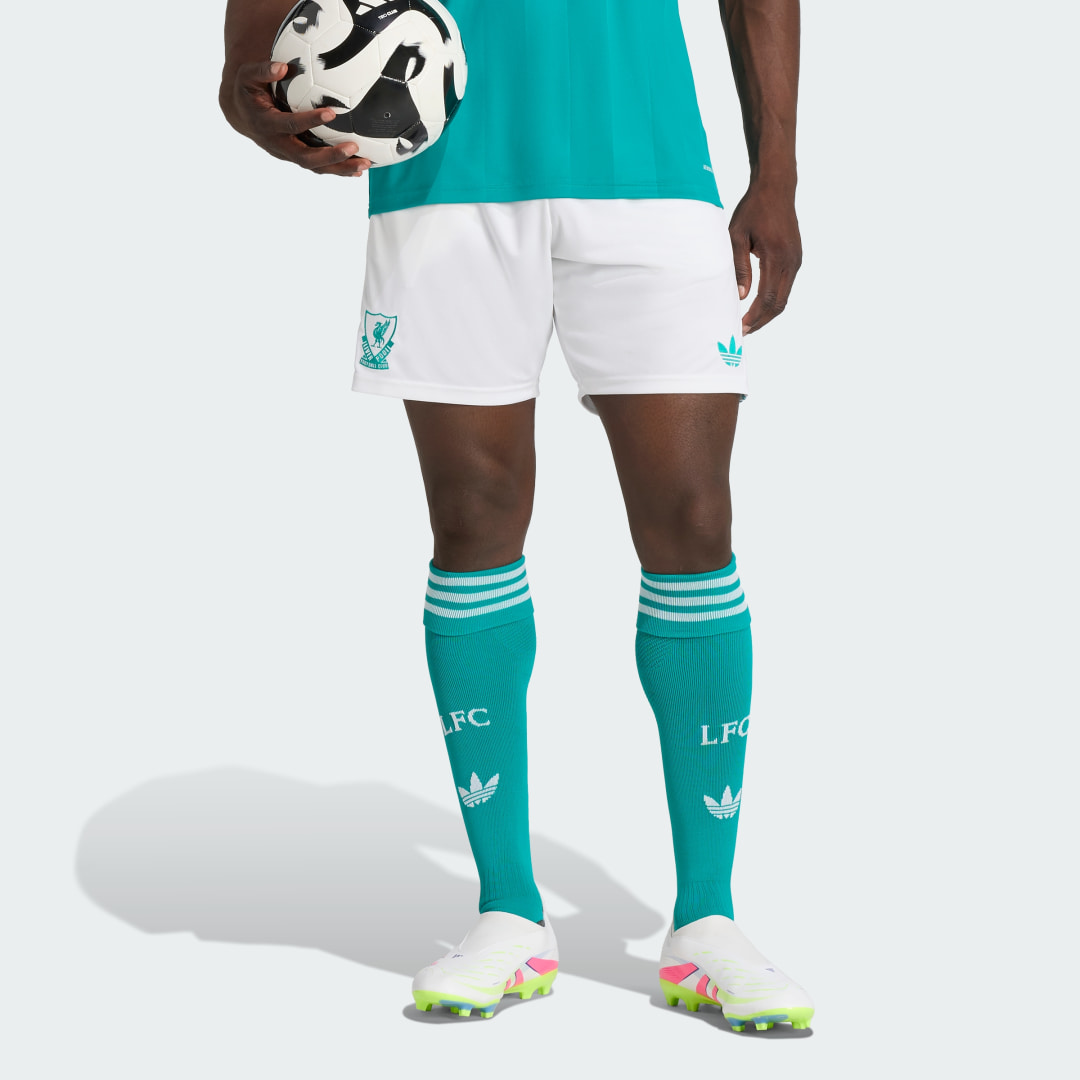 Detalle de Pantalón corto tercera equipación Liverpool FC 25/26 – Adidas