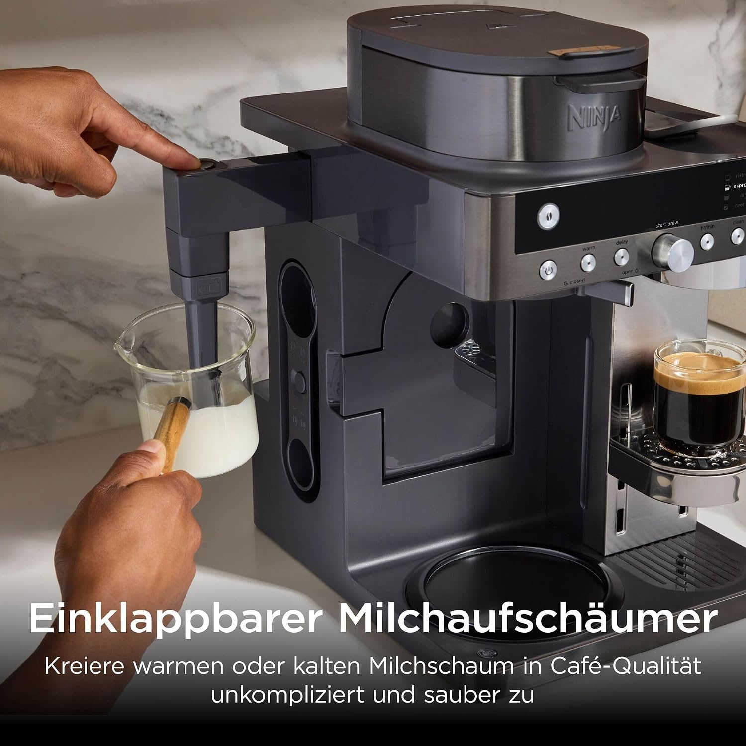 Detalle de Ninja Prestige 2-in-1 Filterkaffee- und Kapselmaschine CFN802EUGM – Grau-Metall