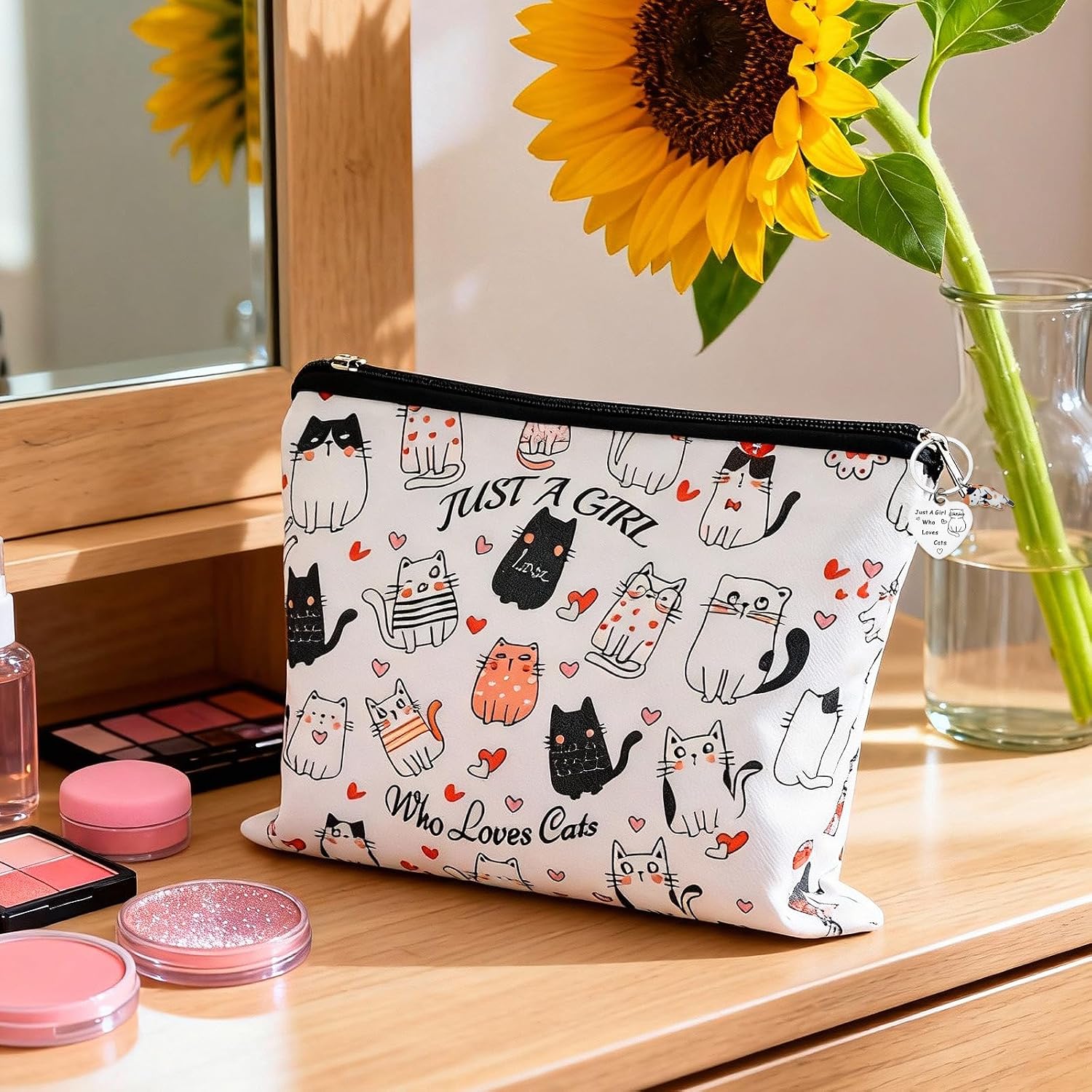 Thumbnail 4 de Cat Makeup Bag with Just a Girl Who Loves Cats Keychain – Portable, Lightweight Pouch for Cat Lovers