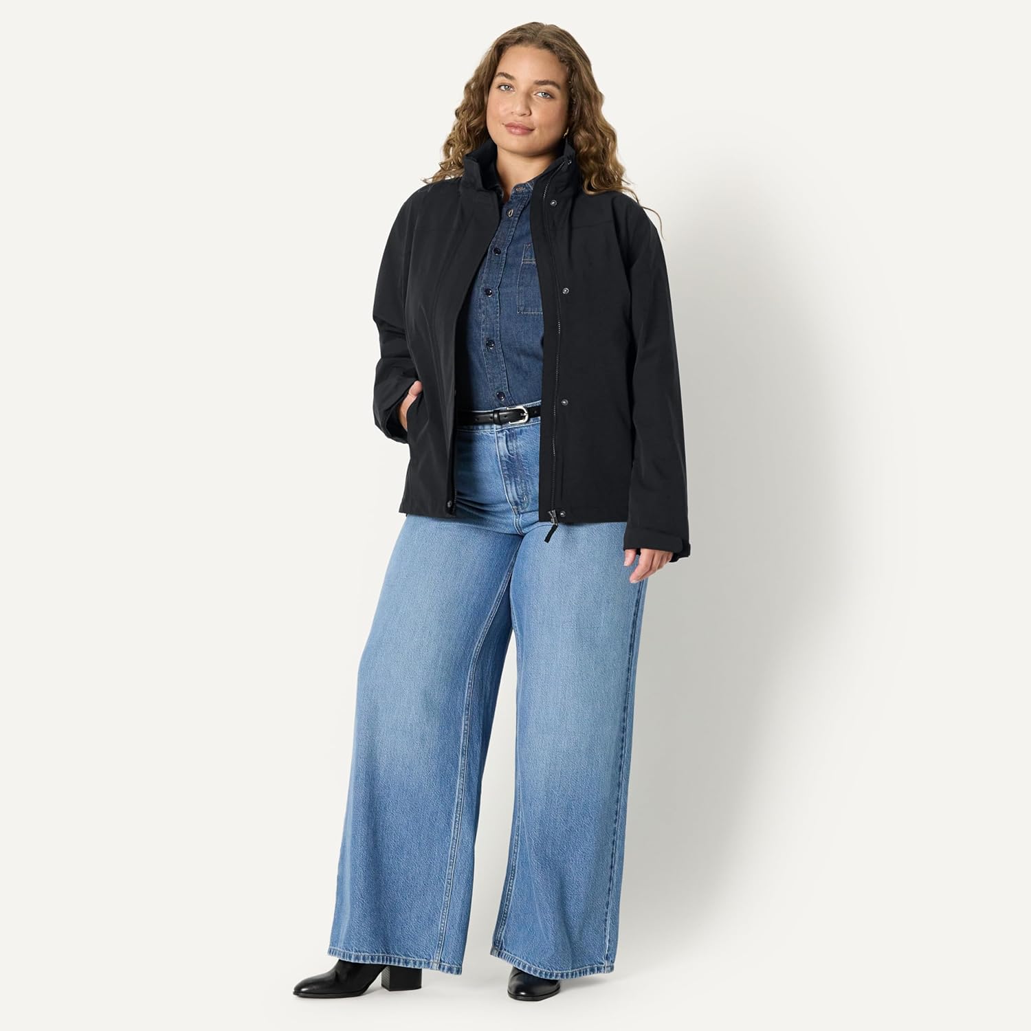 Thumbnail 6 de Amazon Essentials Women’s Regular-Fit Packable Lightweight Waterproof Rain Jacket
