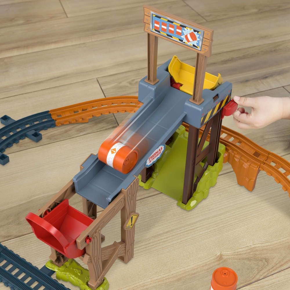 Detalle de Thomas & Friends - Pista Cantiere di Diesel: set di trenino motorizzato con montacarichi e scivolo