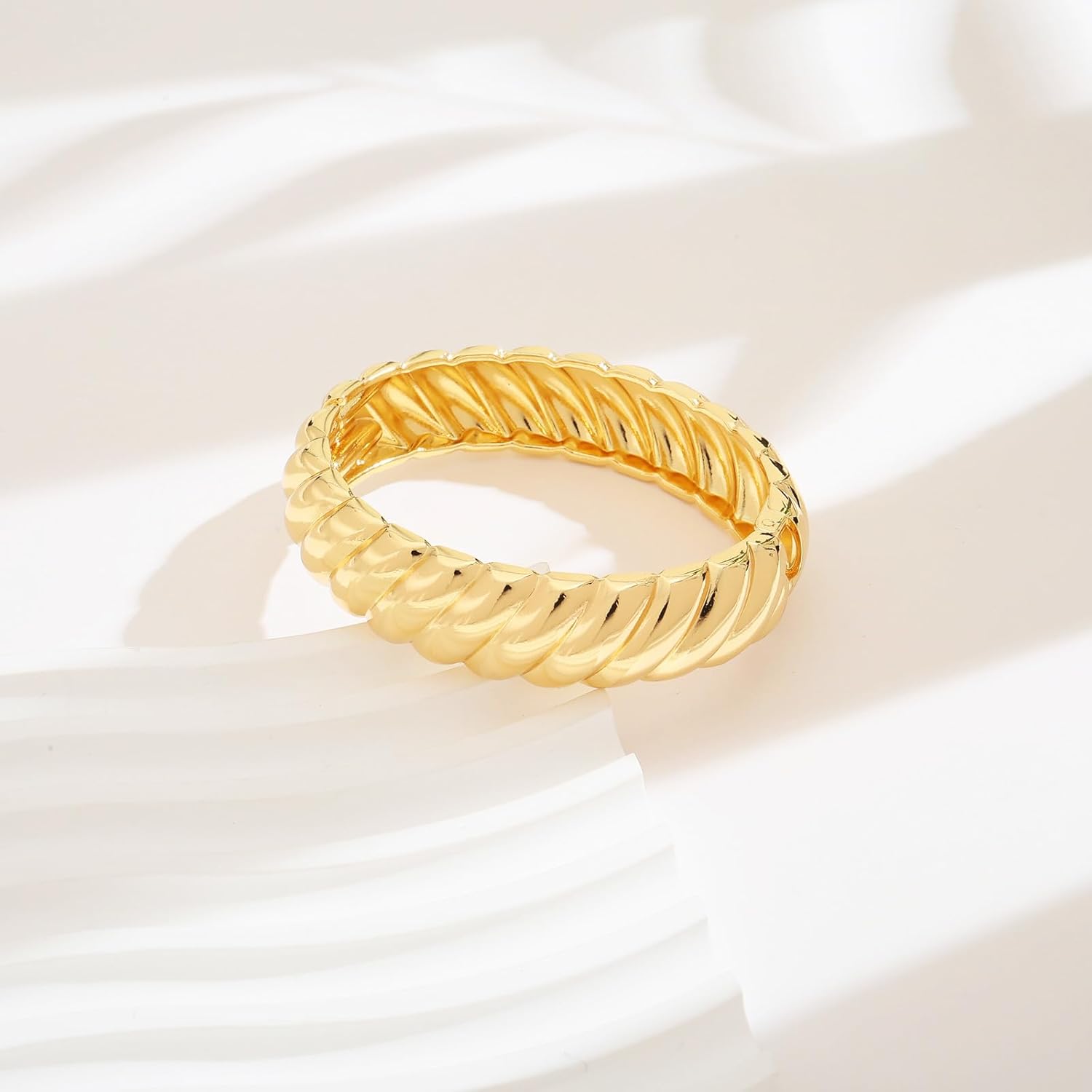 Thumbnail 3 de LILIE&WHITE Damen Gold Armreif Armband – hypoallergen & elegantes Design
