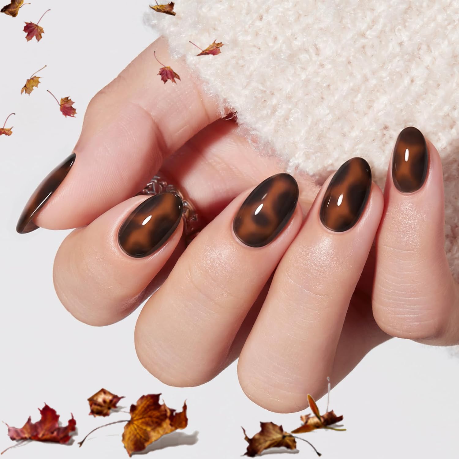 Detalle de modelones Leopard Print Short Press-On Nails, Oval Fall Design, 32-Piece Kit