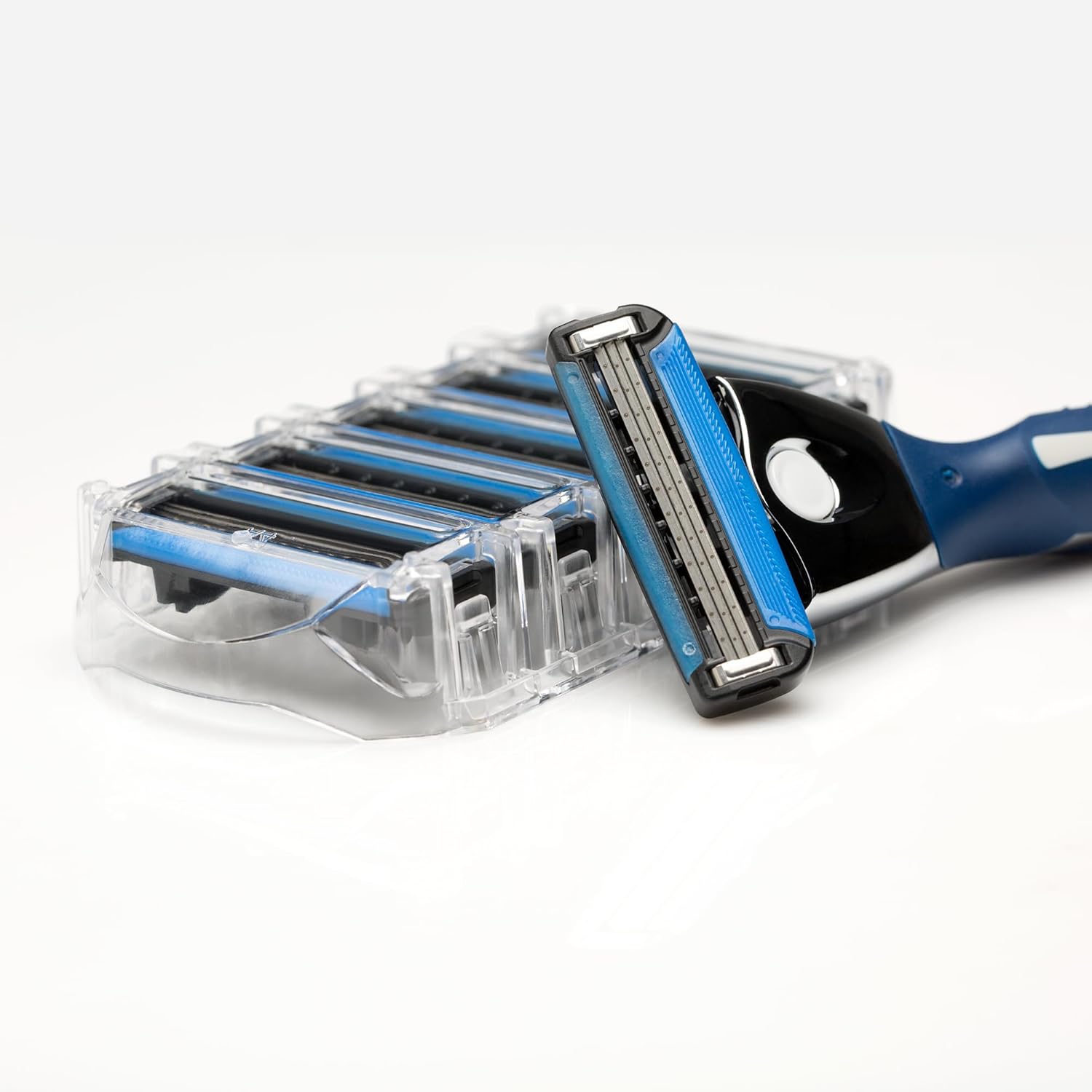 Thumbnail 4 de by Amazon Men's 3 Blade Razor with 19 Cartridges – A pragmatic, all-in-one grooming option