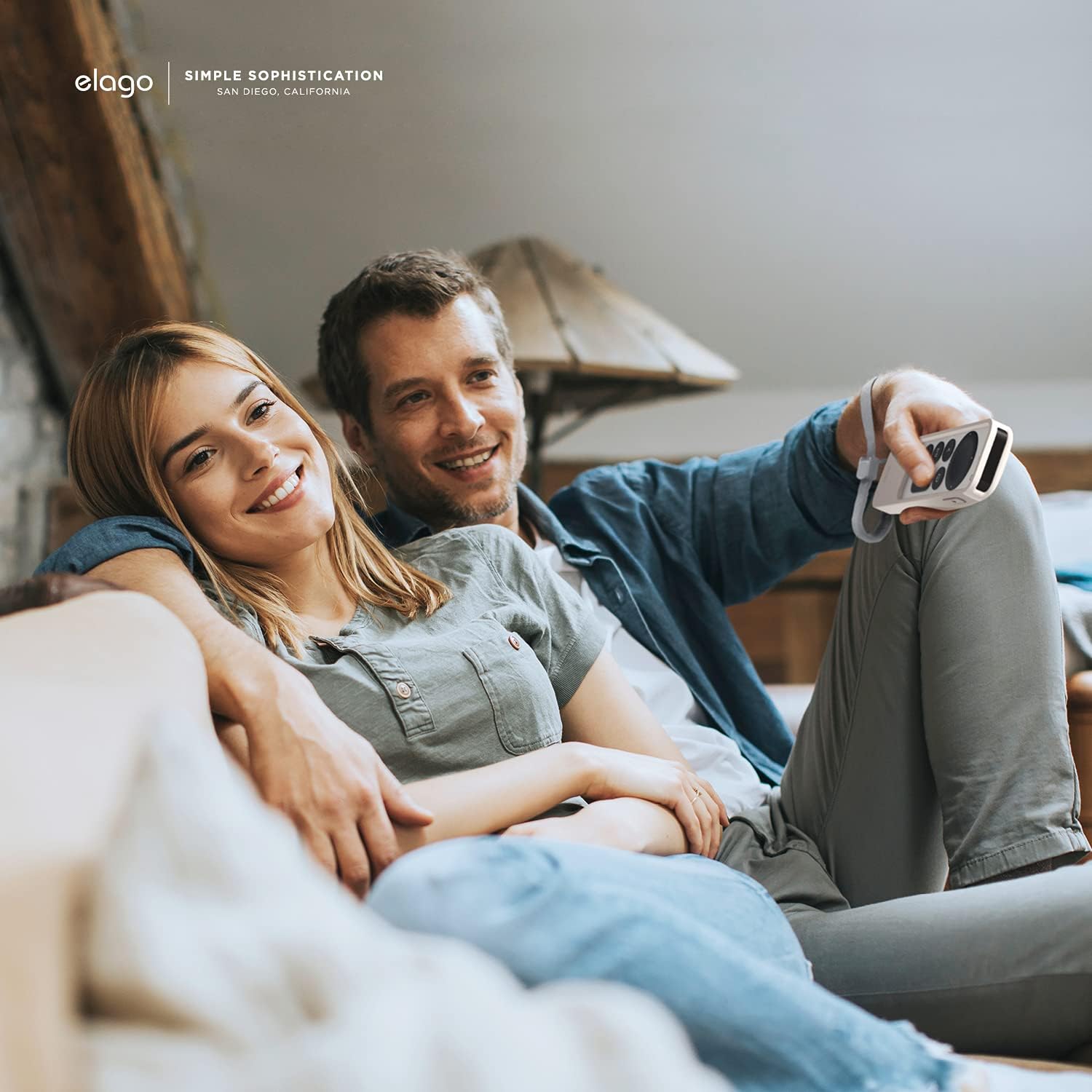 Thumbnail 1 de elago Étui de localisation R5 pour Apple TV 4K Siri Remote (3e/2e gen) avec emplacement AirTag et lanière