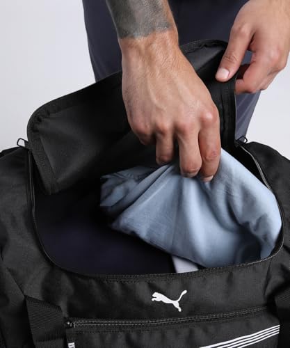 Detalle de PUMA Fundamental Medium 091189, bolsa de deporte negra de 49 l con bolsillo para calzado