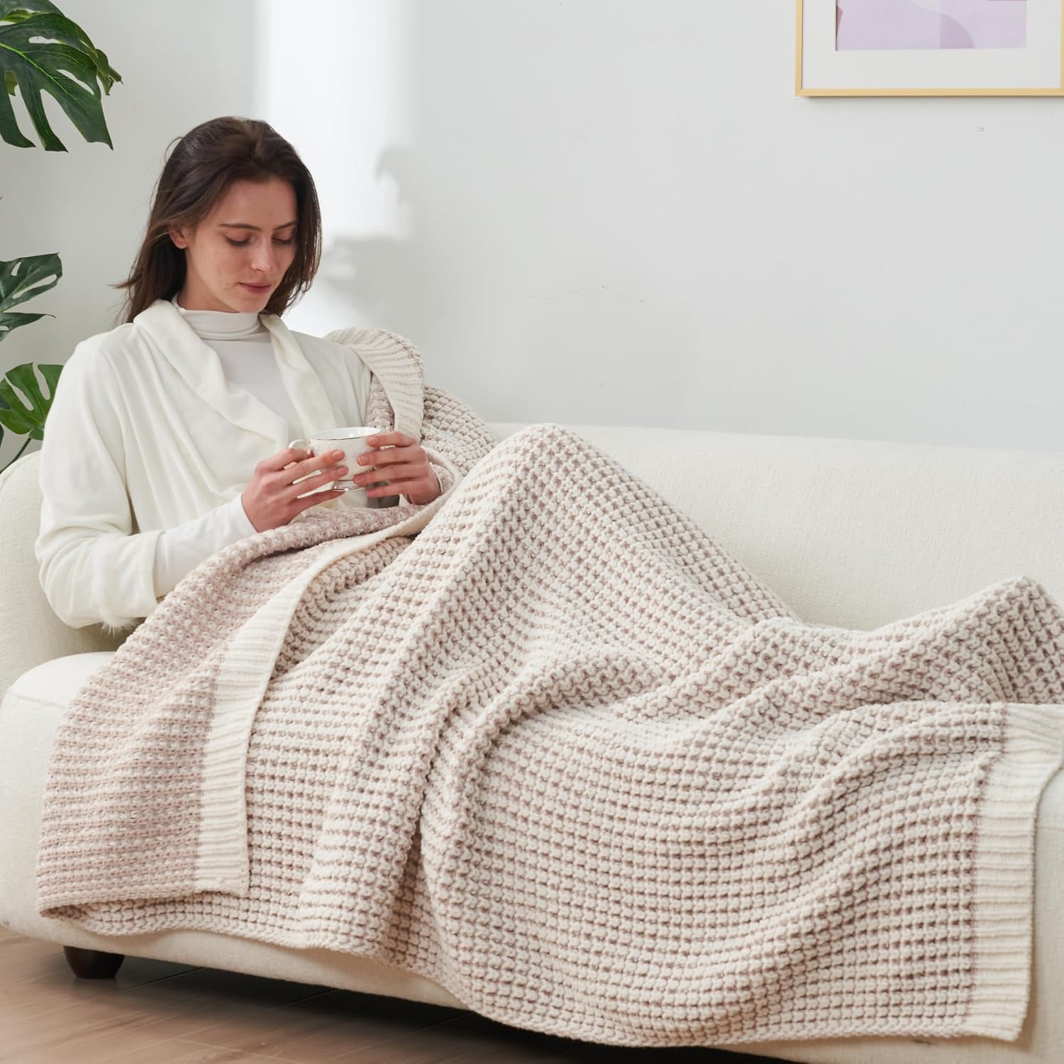 Detalle 2 de Amélie Home Waffle Chenille Throw 50x60