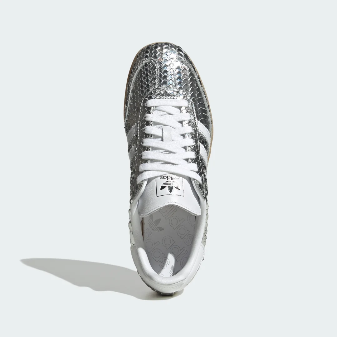 Detalle de Zapatilla Samba de Adidas — color plateado