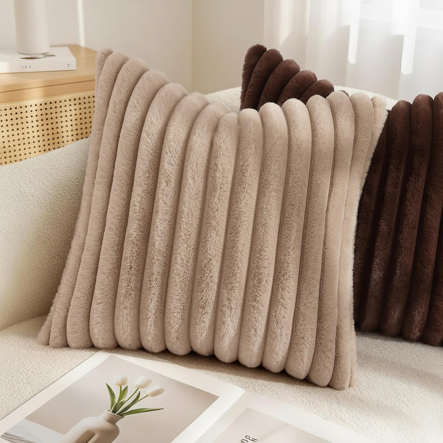 Detalle 2 de decorUhome Faux Fur Spring 20x20 Pillow Covers set