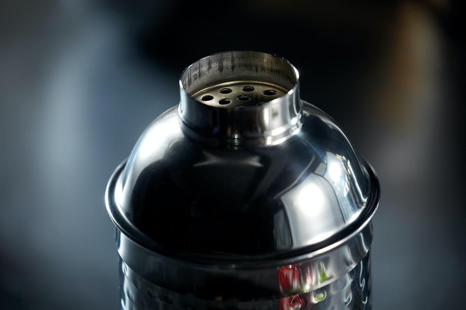 Detalle 2 de BarCraft Luxury Stainless Steel Cocktail Shaker, 700ml, Hammered Finish