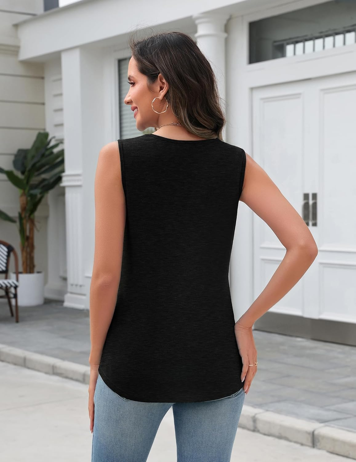 Detalle de Zeagoo Women’s V Neck Tank Top — Loose Fit Sleeveless Summer Blouse for Business Casual & Dressy Outfits