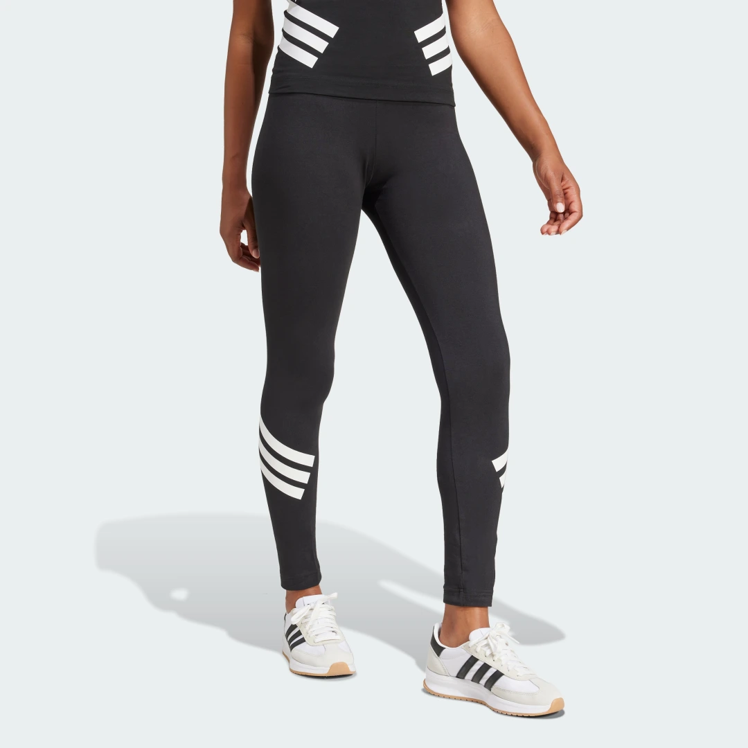 Detalle de Mallas Future Icons 3 bandas de Adidas – negro