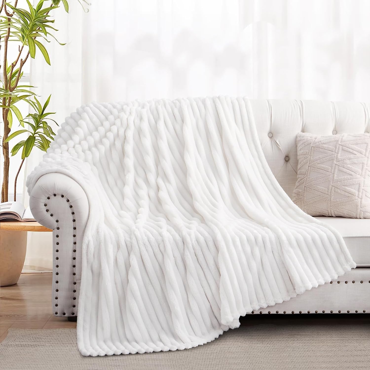 Thumbnail 1 de RUIKASI Fleece Throw Blanket for Sofa (150x200cm) – Double Fluffy White Ribbed Sofa & Bed Throw
