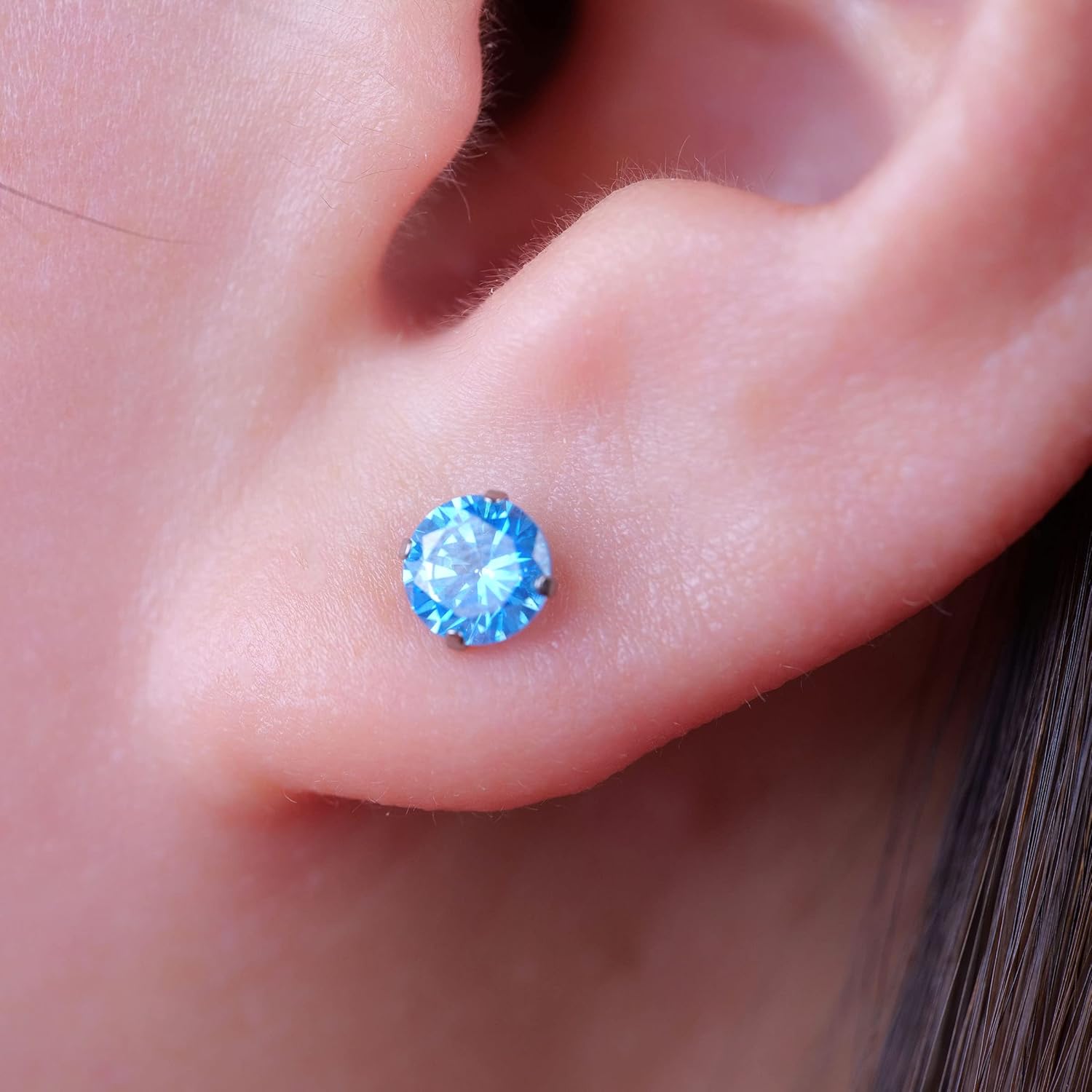 Detalle de Limerencia Titan Ohrstecker – hypoallergen, 5 mm CZ, G23 Titan, 20G, für Damen & Herren