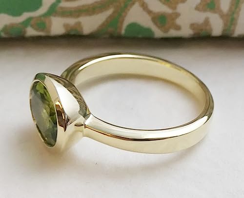 Detalle de Oval Peridot vergoldet Sterling Ring von Sophia Rose Jewellery – US-Größe 6