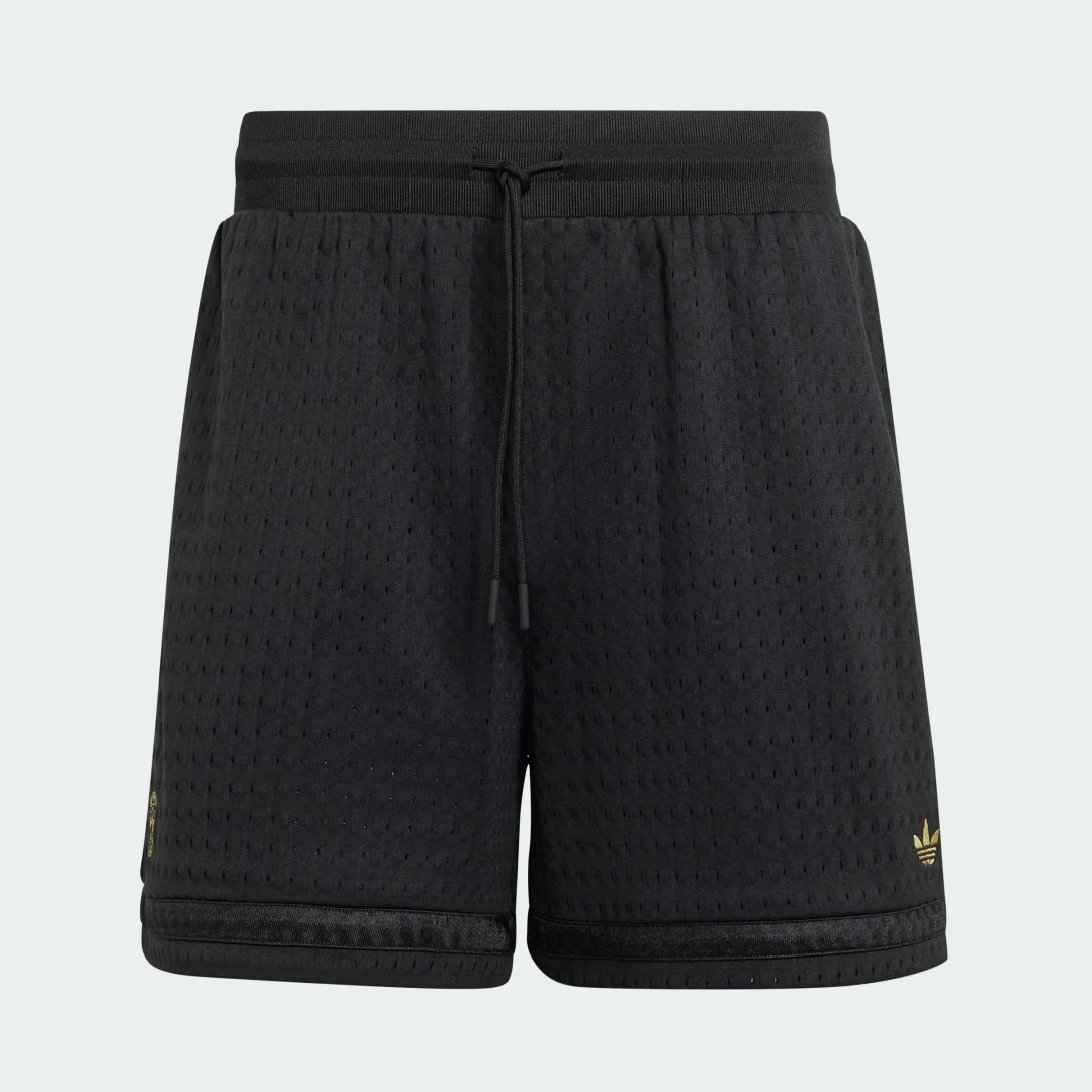 Detalle 2 de Pantalón corto FC Bayern de Adidas: versión negra para fanáticos que buscan comodidad
