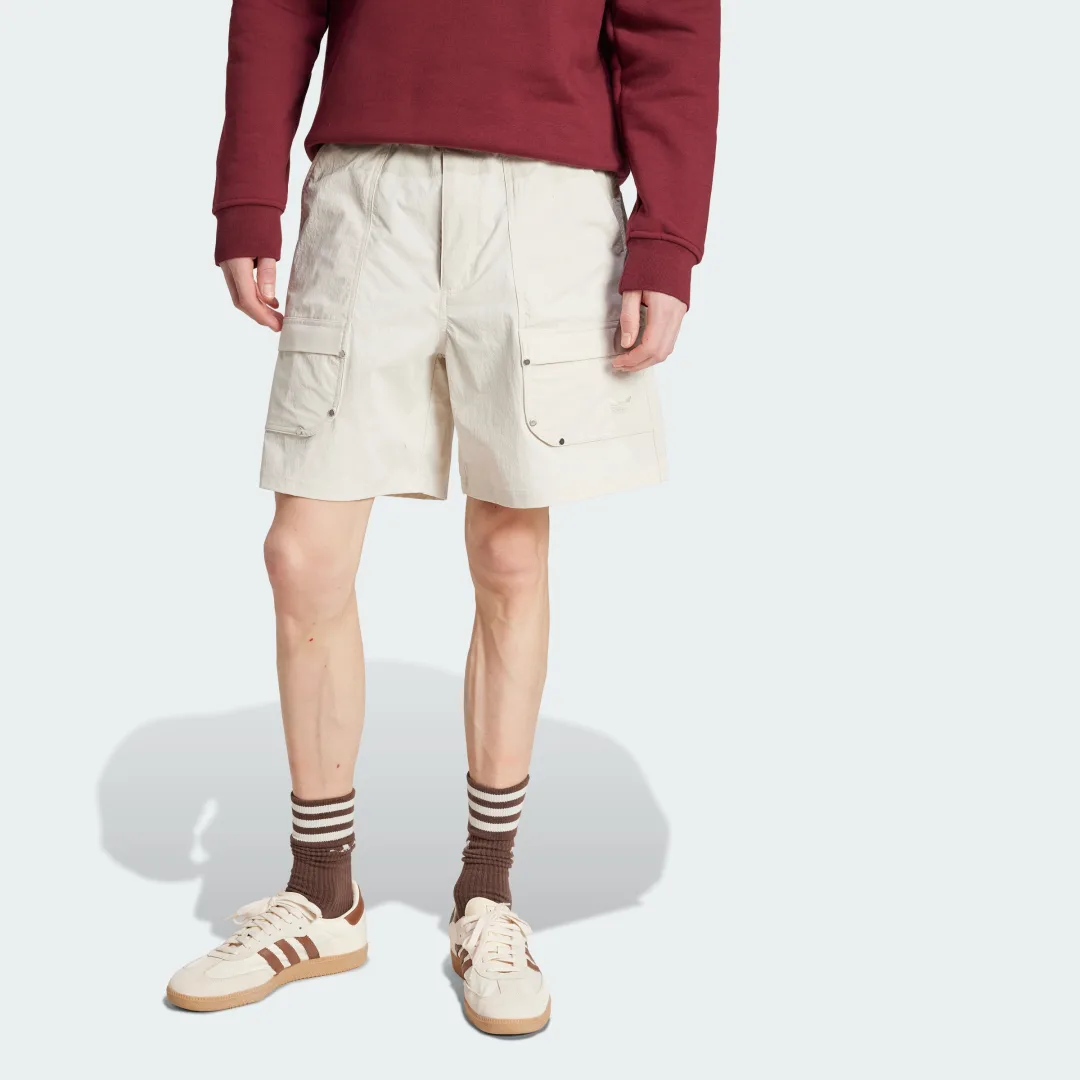 Detalle de adidas Premium Essentials pantalón corto Cargo Beige 1 unidad