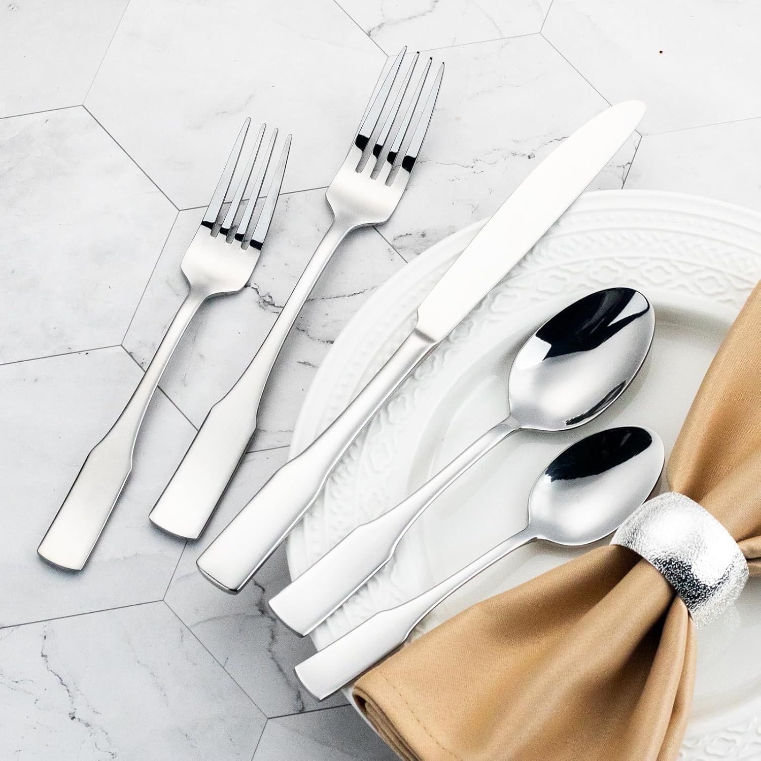 Detalle 2 de Alata Kate 40-Piece Stainless Steel Silverware Set (Service for 8)