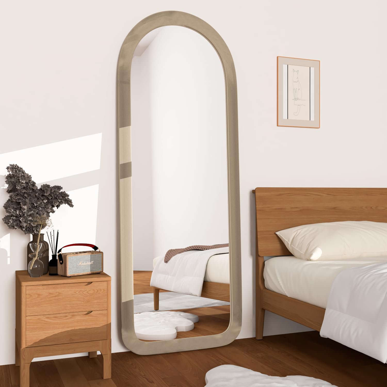 Detalle de NEUWEABY gebogen passpiegel 140 x 51 cm met taupekleurige fluwelen lijst