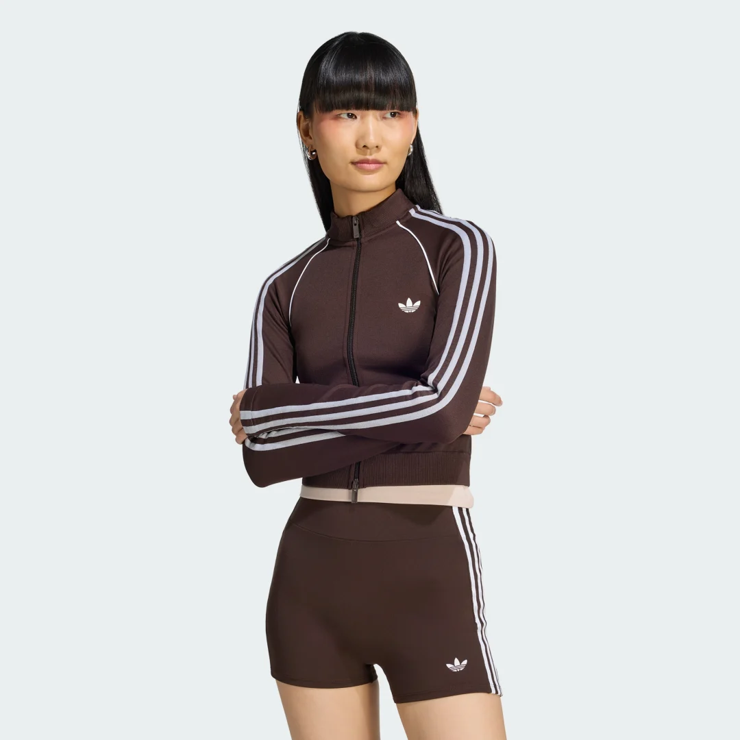 Detalle de SUDADERA SIN COSTURAS ESSENTIALS 3 BANDAS de Adidas — comodidad en marrón