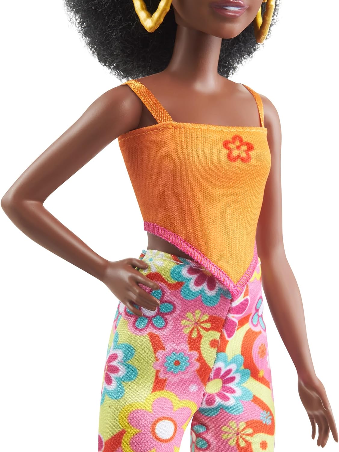 Detalle 2 de Barbie HPF74 Fashionistas Doll with Curly Black Hair and Y2K Outfit