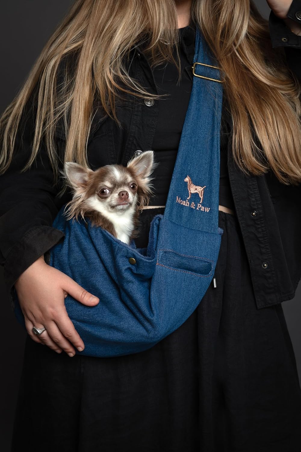 Detalle de NOAH & PAW Dog Sling Carrier for Small Dogs (3-10lb): Denim Travel Sling with Dual Safety, Machine Washable
