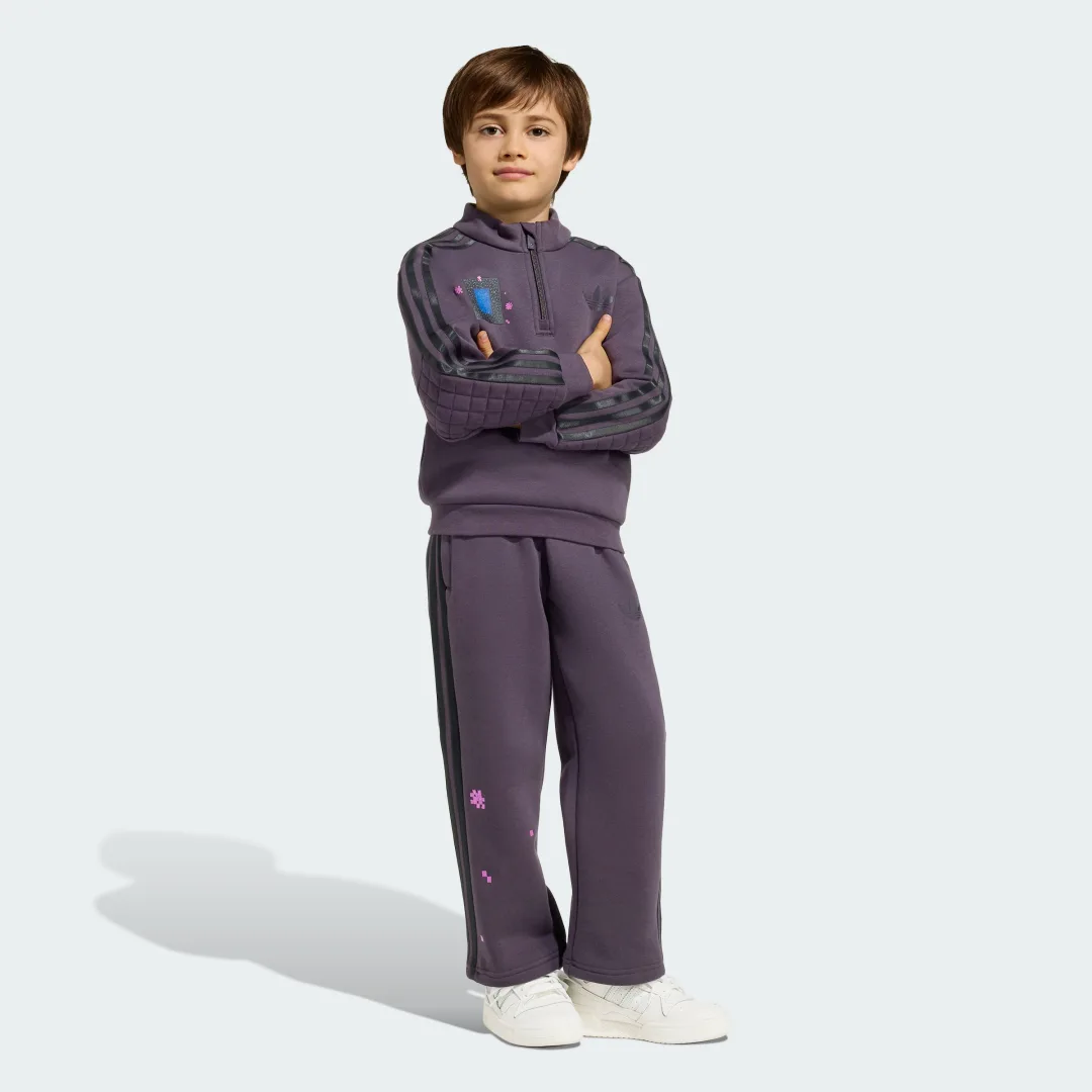 Detalle de Conjunto Adidas Minecraft: sudadera holgada y camiseta de cuello redondo en color violeta