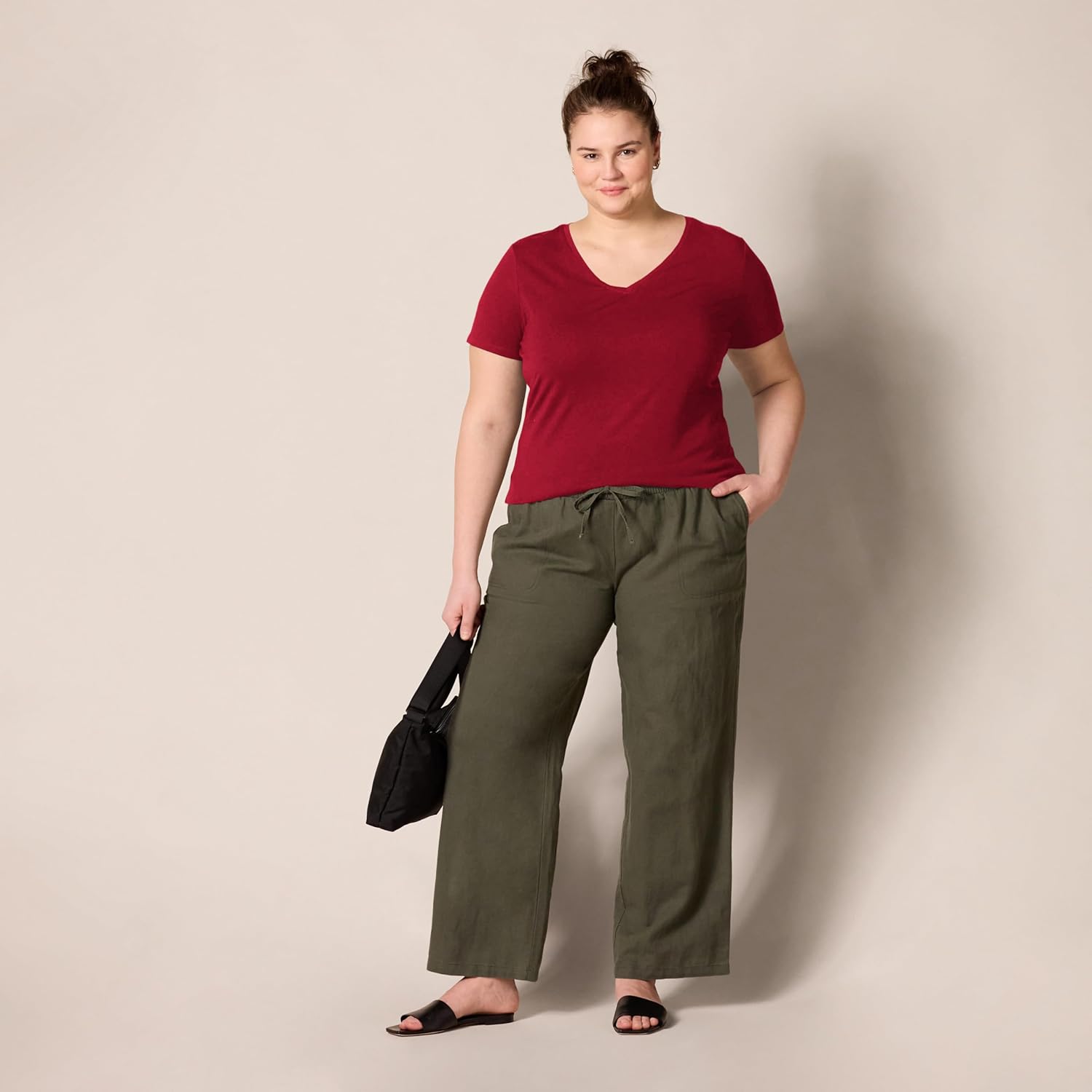 Thumbnail 6 de Amazon Essentials Damen Kurzarm-T-Shirt Regular Fit – Rundhals- oder V-Ausschnitt, Multi-Packs