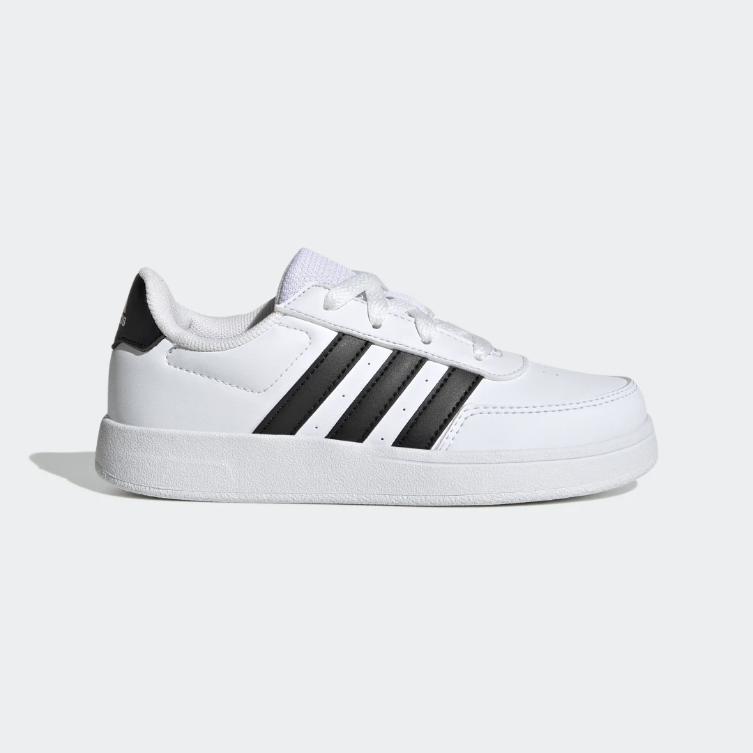 Detalle de Adidas Breaknet Lifestyle Court Lace: versatilidad urbana en blanco